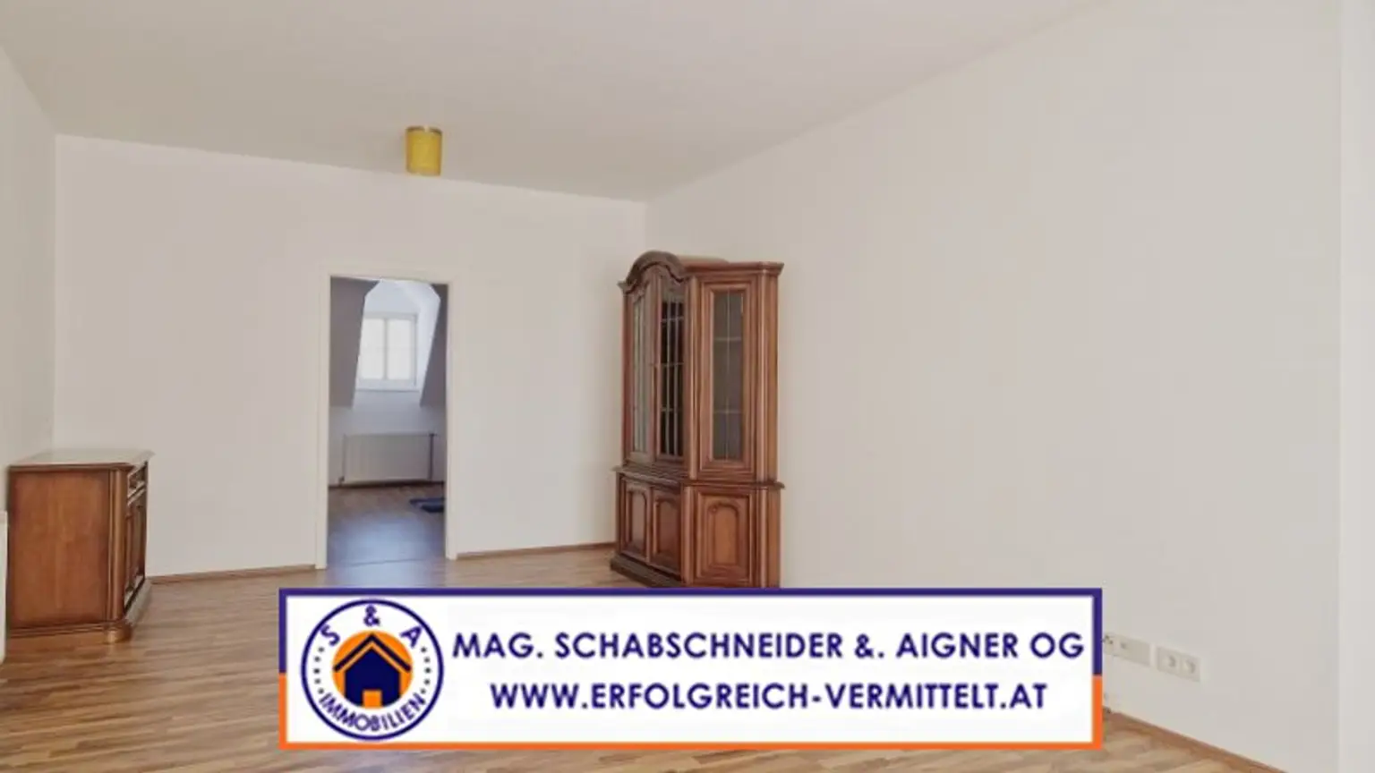 Große Dachgeschosswohnung mit Premium Whirlpool am Hauptplatz zu mieten!