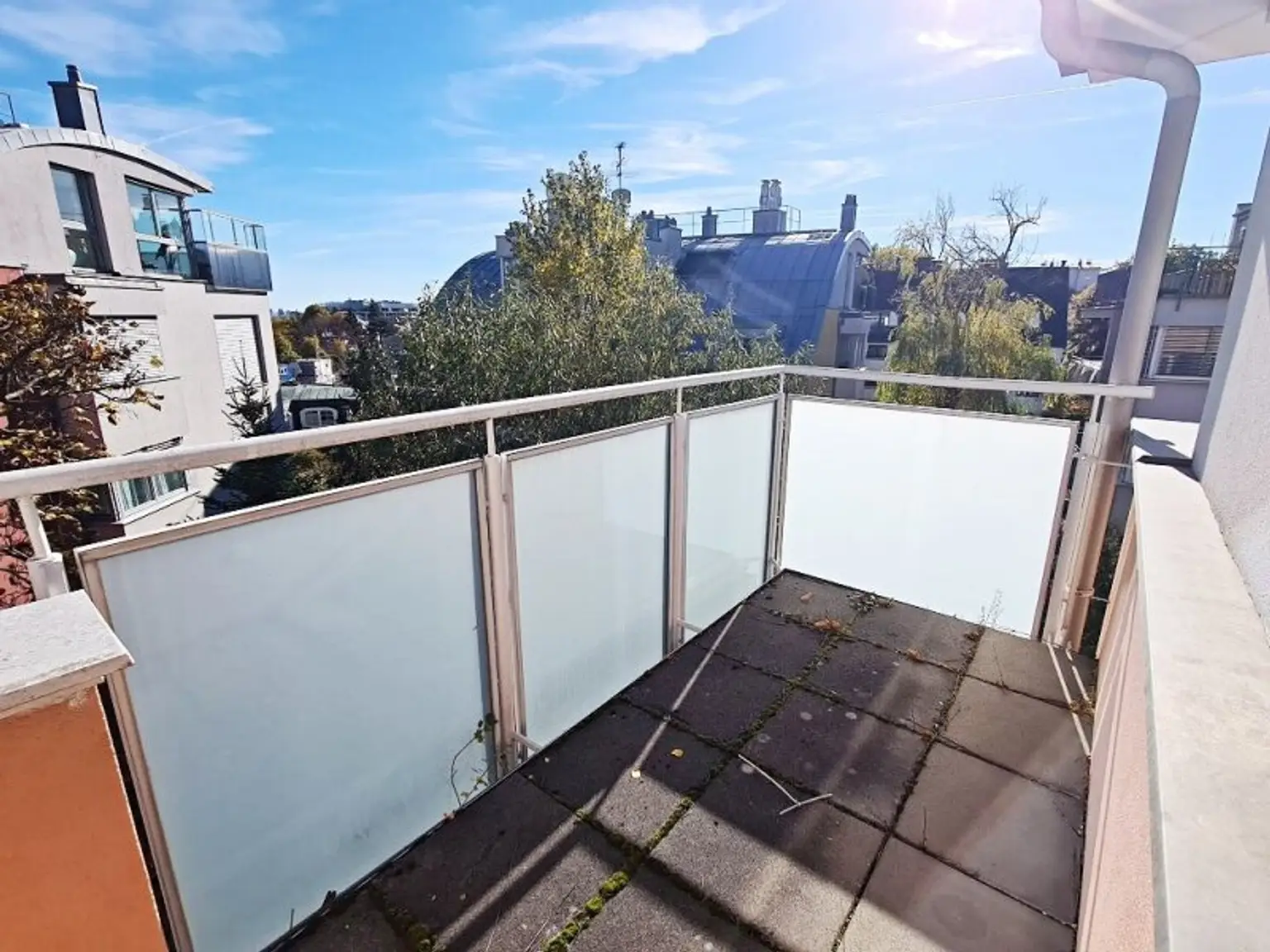 DACHGESCHOSS, Daringergasse, sonnige 76 m2 Neubau mit 6 m2 Balkon, 2 Zimmer, Wohnküche, Wannenbad, Parketten, Grünblick