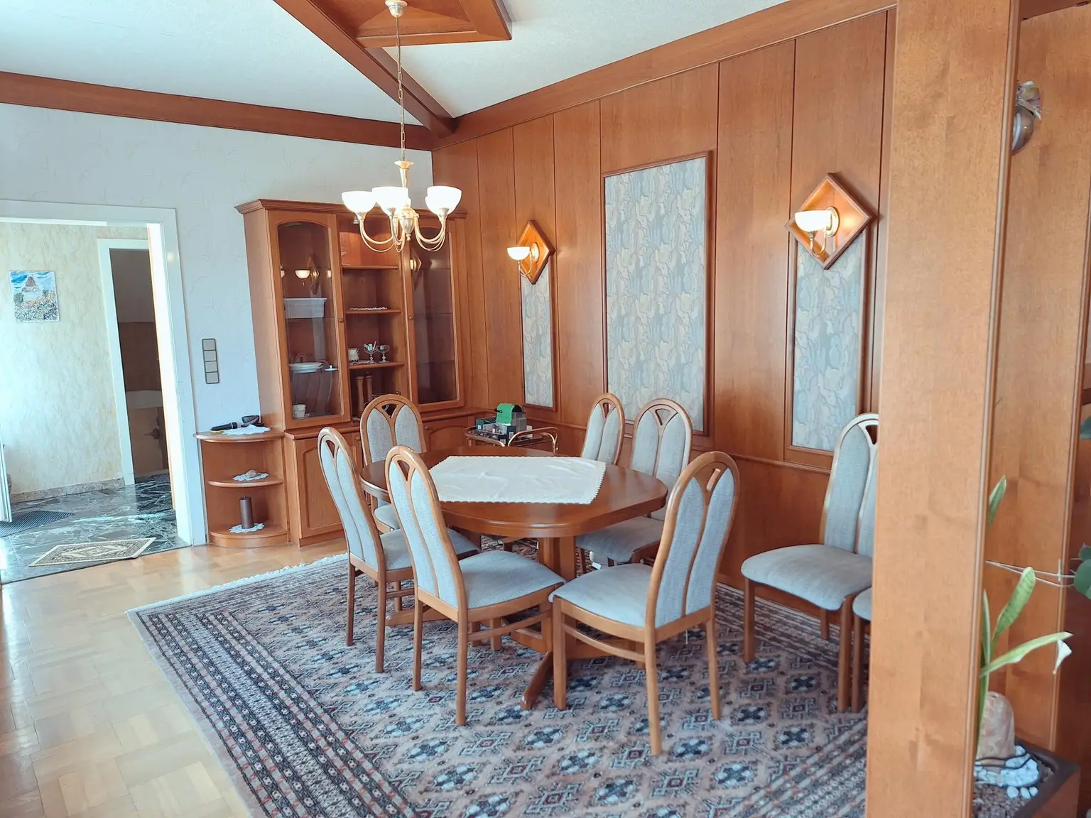 EINFAMILIENHAUS MIT GROSSEM GRUND