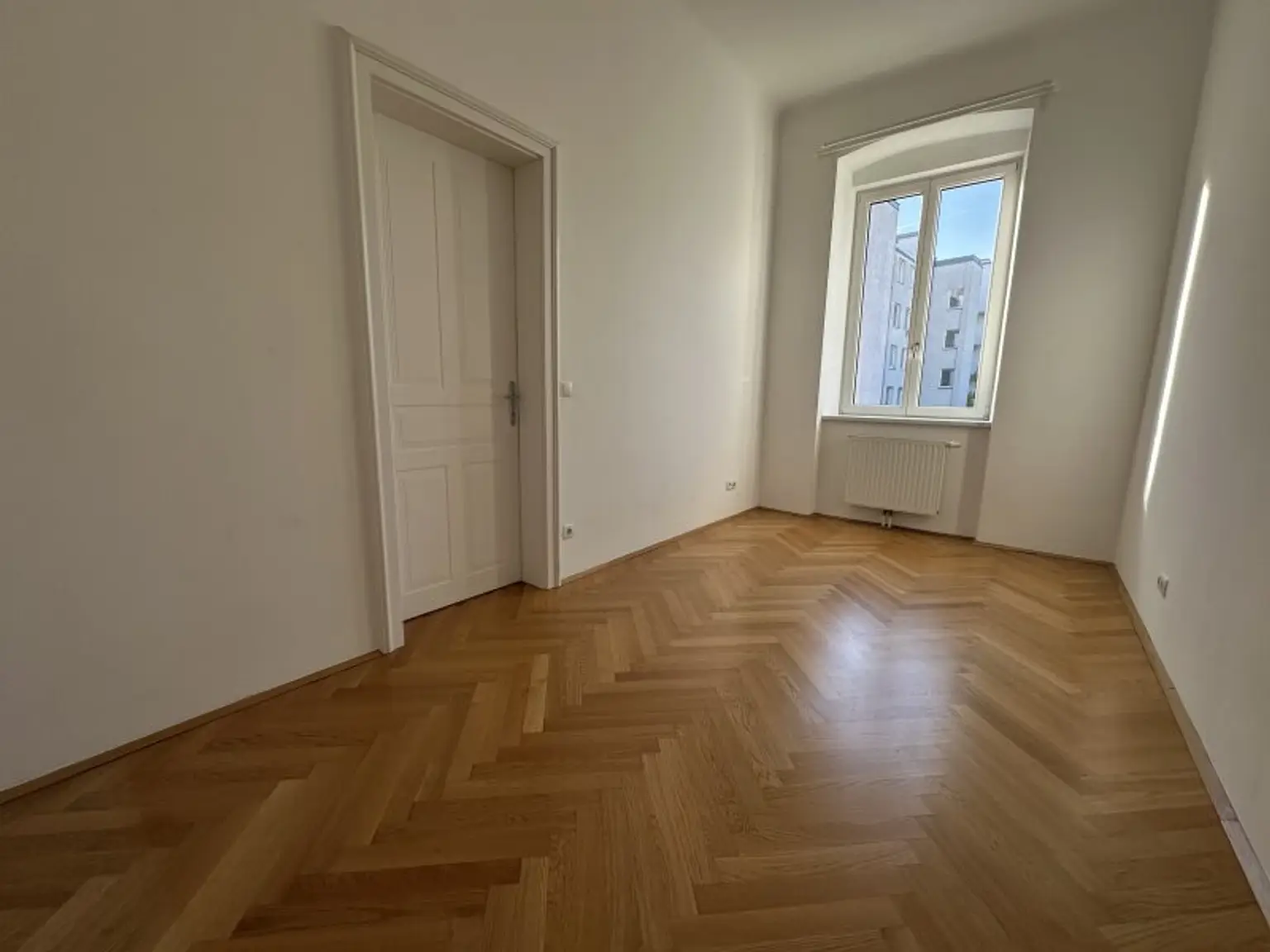 AKH-NÄHE, LAZARETTGASSE, sonnige 68 m2 Altbau, 2 Zimmer, Wohnküche, Wannenbad, Parketten, SAT/TV, 3. Liftstock, MED-UNI-Wien