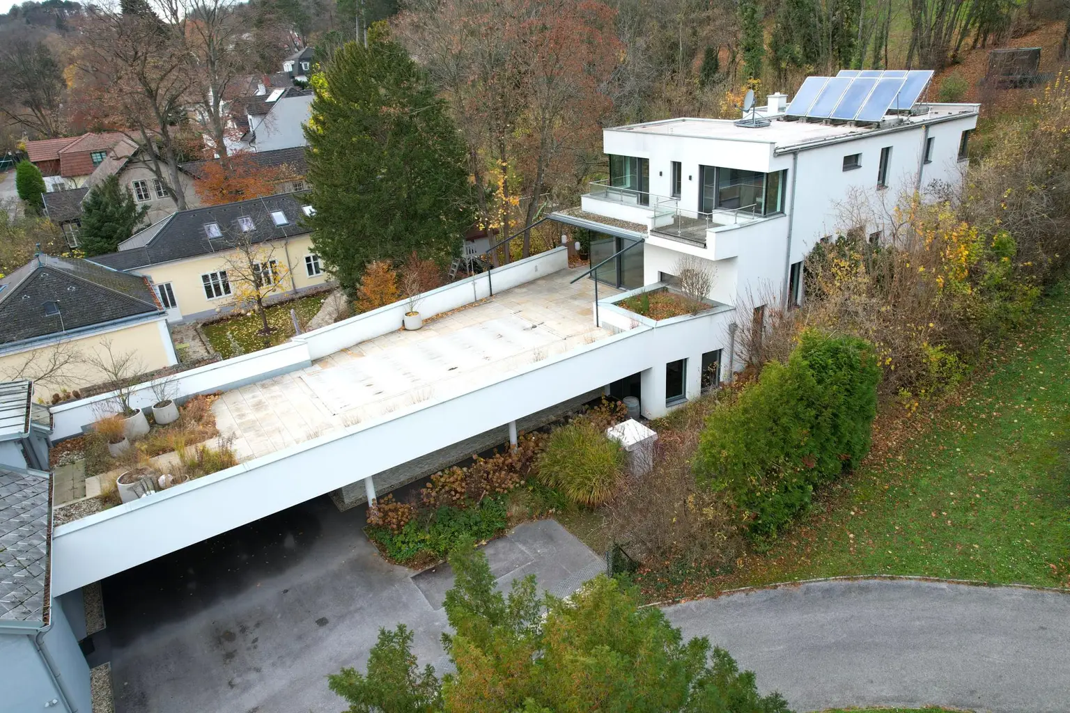 Exklusive Luxusvilla in absoluter Ruhelage mit Pool!