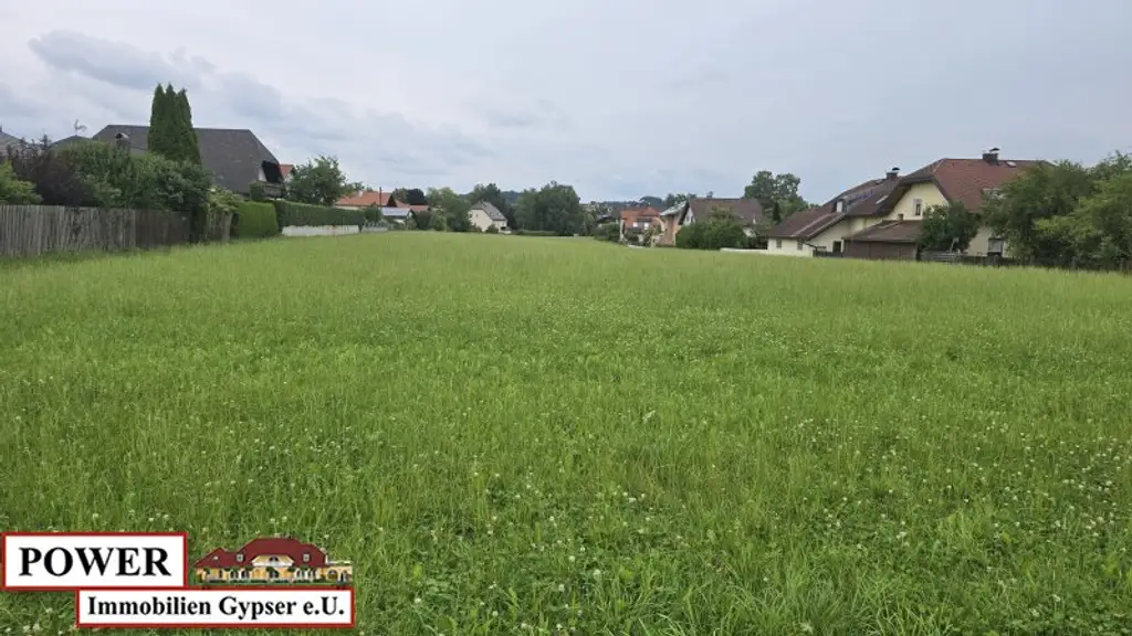 Großflächiges Baugrundstück für Wohnbau unweit von Salzburg !!!