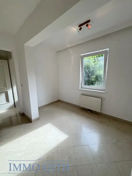 GROSSZÜGIGE DOPPELHAUSHÄLFTE IN GRÜNRUHELAGE MIT WIENBLICK IN MARIA ENZERSDORF ZU MIETEN!