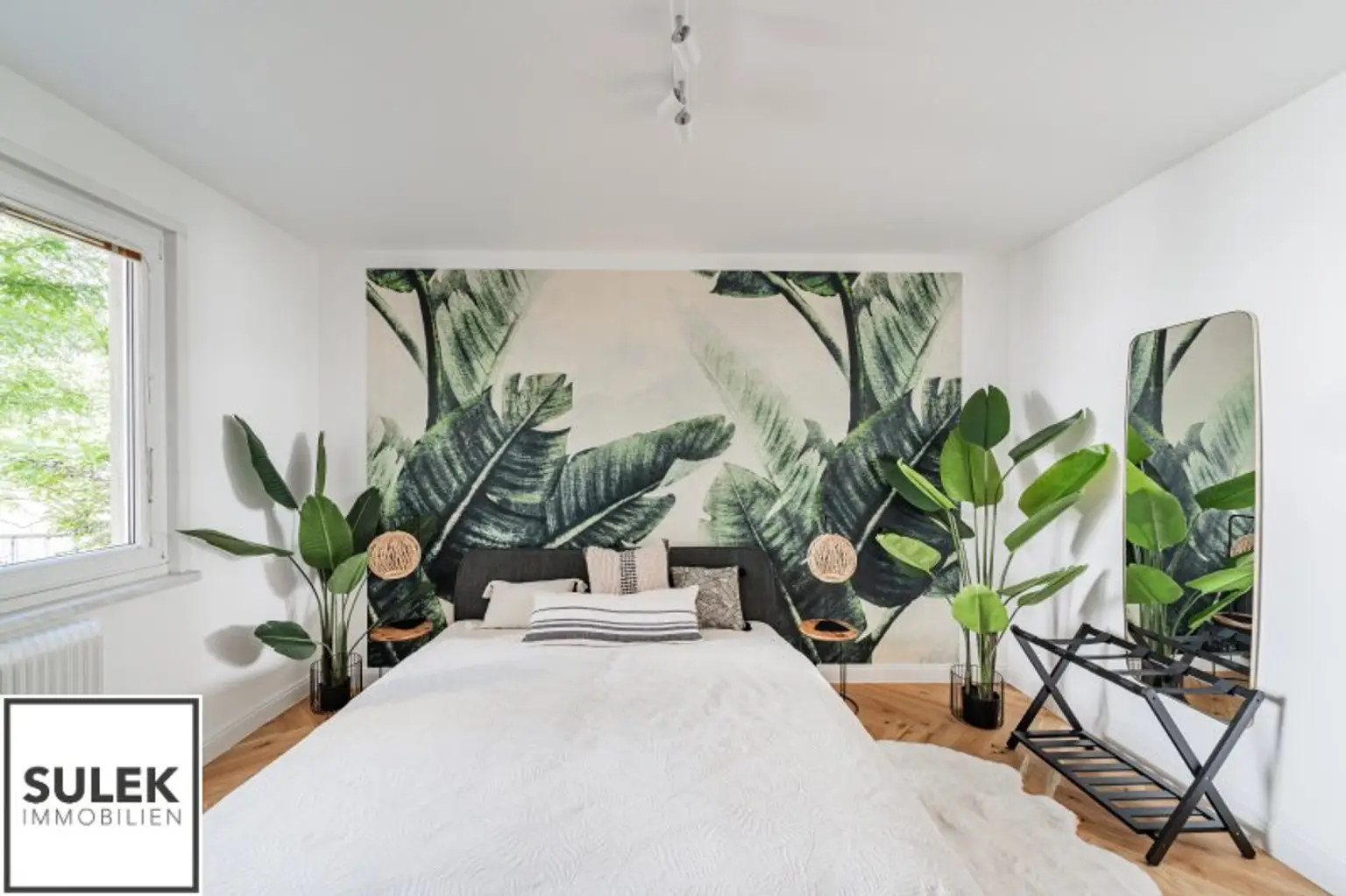 Ruhige, sanierte 3,5 Zimmer Wohnung mit Designer-Bad und Küche + Garage (optional!) in Mariahilf - beziehbar ab 01/26!