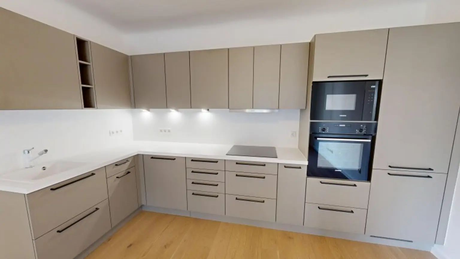 Seltene, hofseitige 3-Zimmer-Wohnung in toller Lage - Erstbezug nach Sanierung