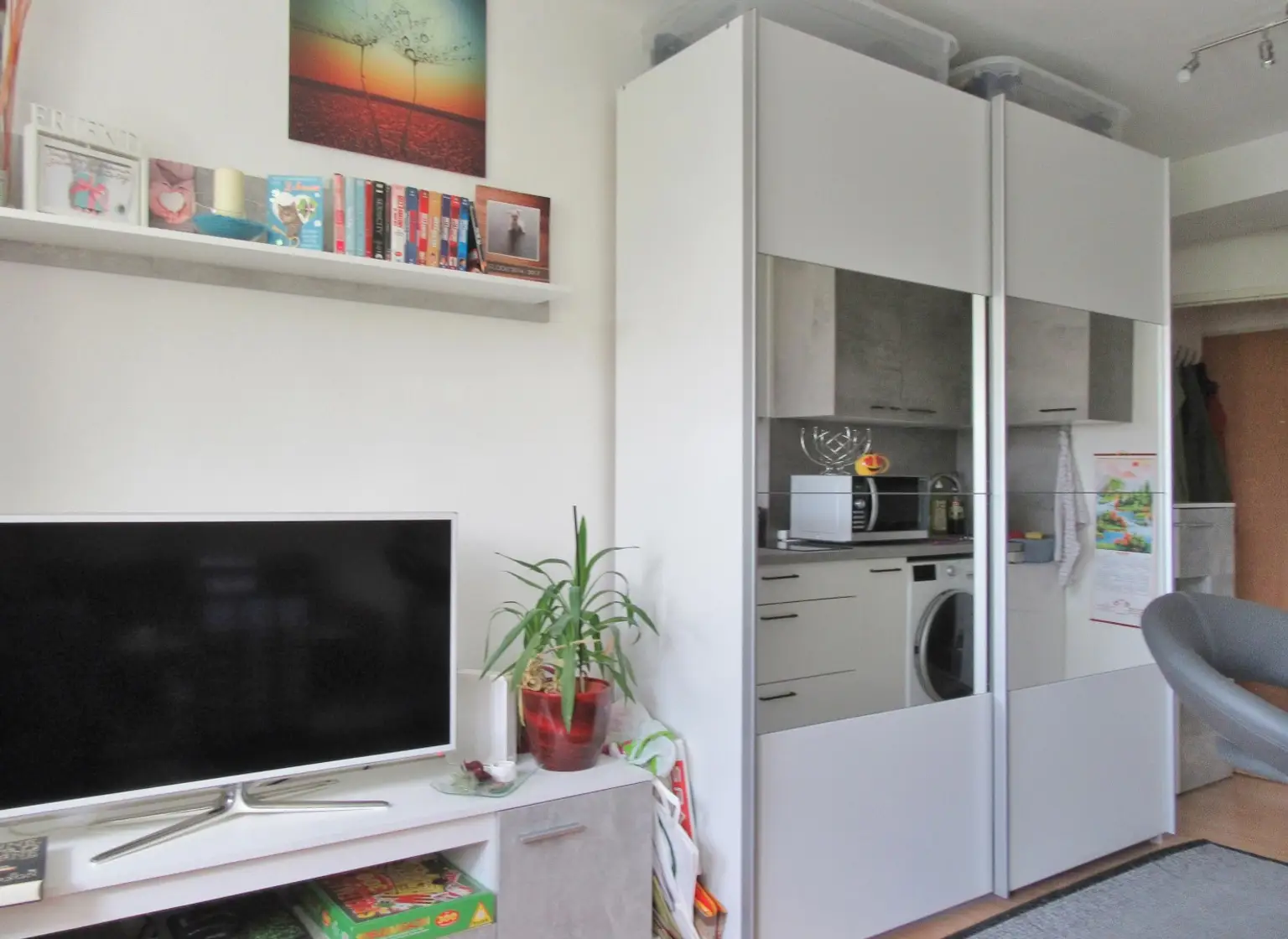 9 Spiegelschrank