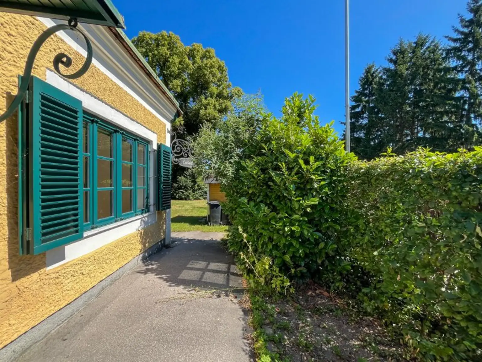 Rarität im Wienerwald! Romantisches Jahrhundertwendehäuschen mit großem Garten