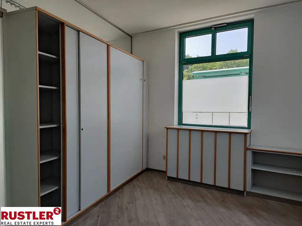 Präsenz an der Hauptstraße – großzügiges Geschäftslokal auf zwei Ebenen