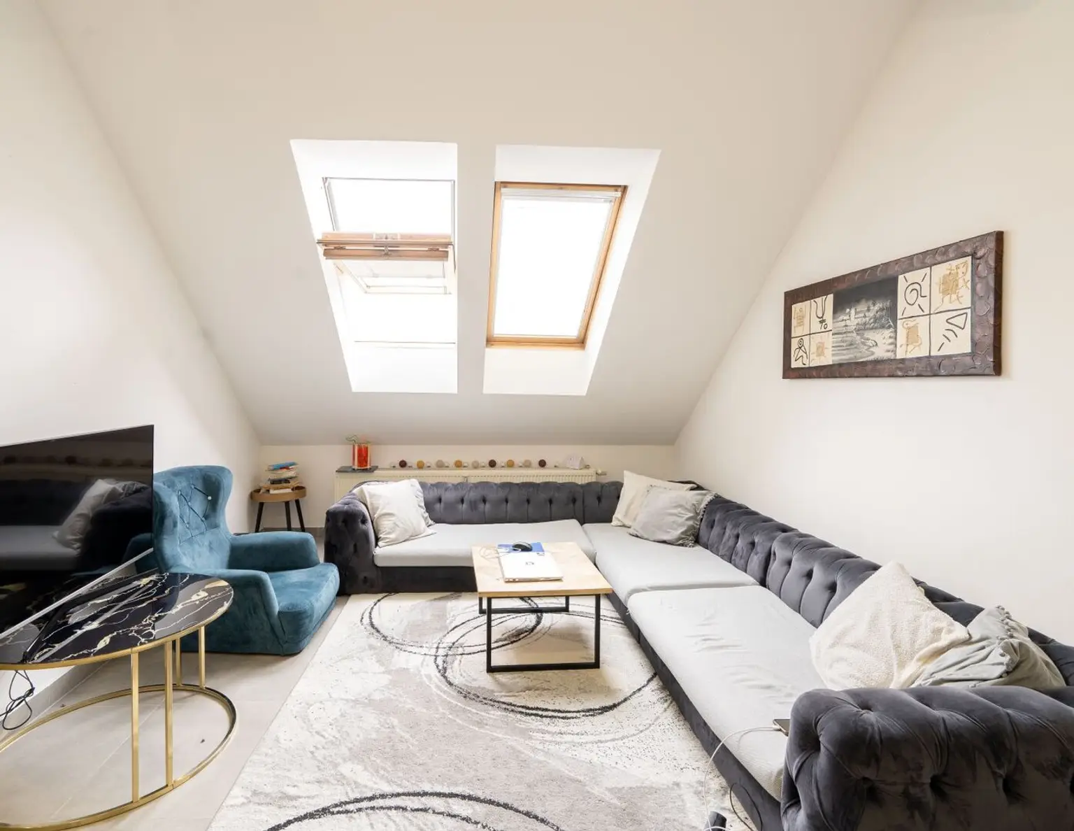 Kapitalanleger aufgepasst: Vermietete 2-Zimmer-Dachgeschosswohnung in Top-Lage von Wels!