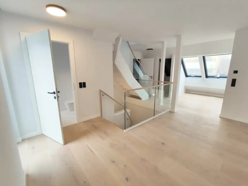 Krongasse! Erstbezug Penthouse mit 3 Terrassen und privatem Liftzugang auf frisch saniertem Altbau! Top17