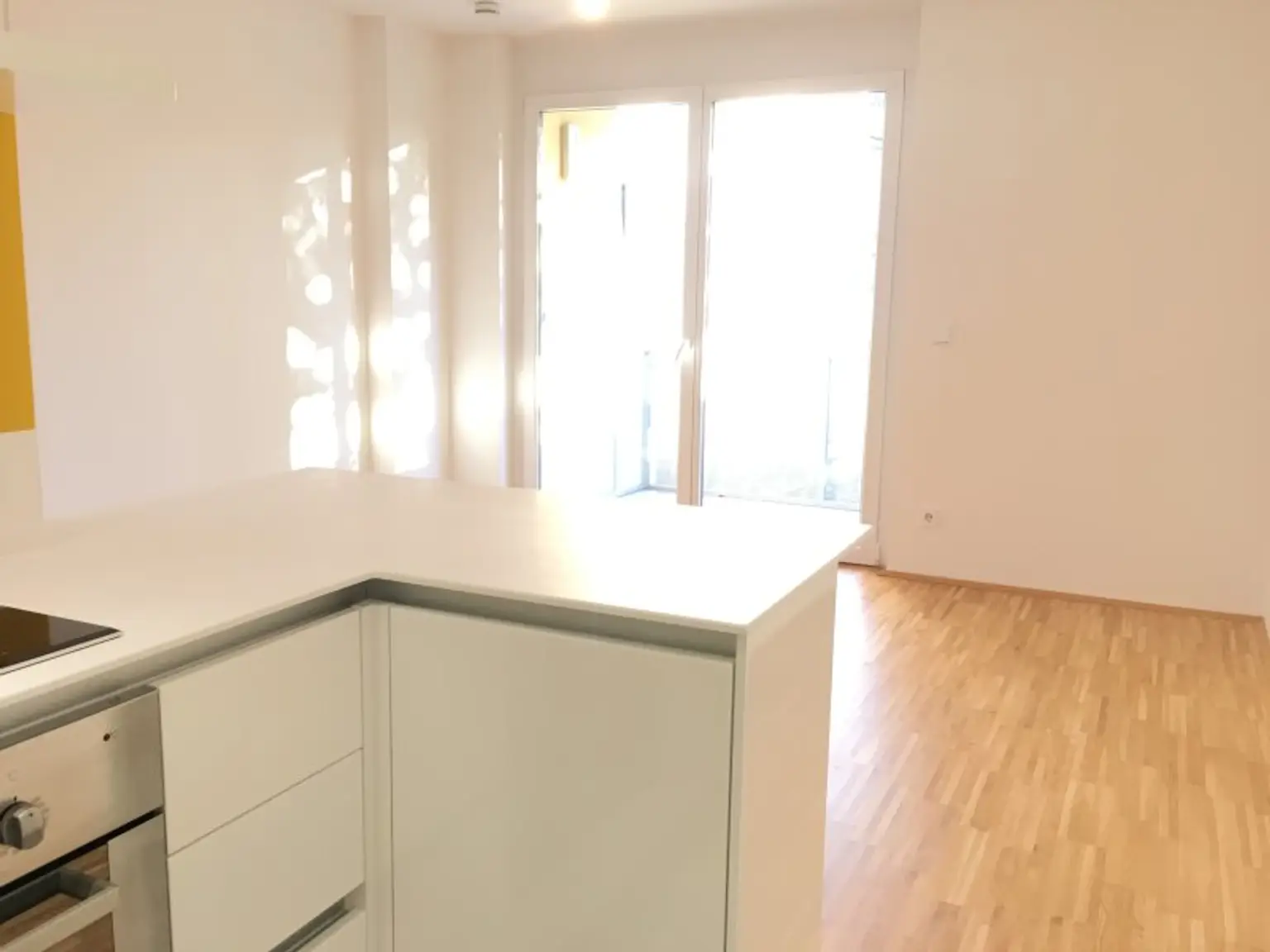2-Zimmer Wohnung mit Balkon in den grünen Garten! Direkt bei U3 Kendlerstraße!
