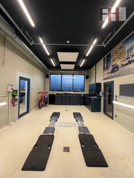 Moderne Gewerbeliegenschaft mit stylischer Wohneinheit inkl. Pool on Top! Bauland Kerngebiet! Vielfältige Nutzungsmöglichkeiten > Geschäftslokal, Büro, Praxis, Mobilitätscenter, KFZ!