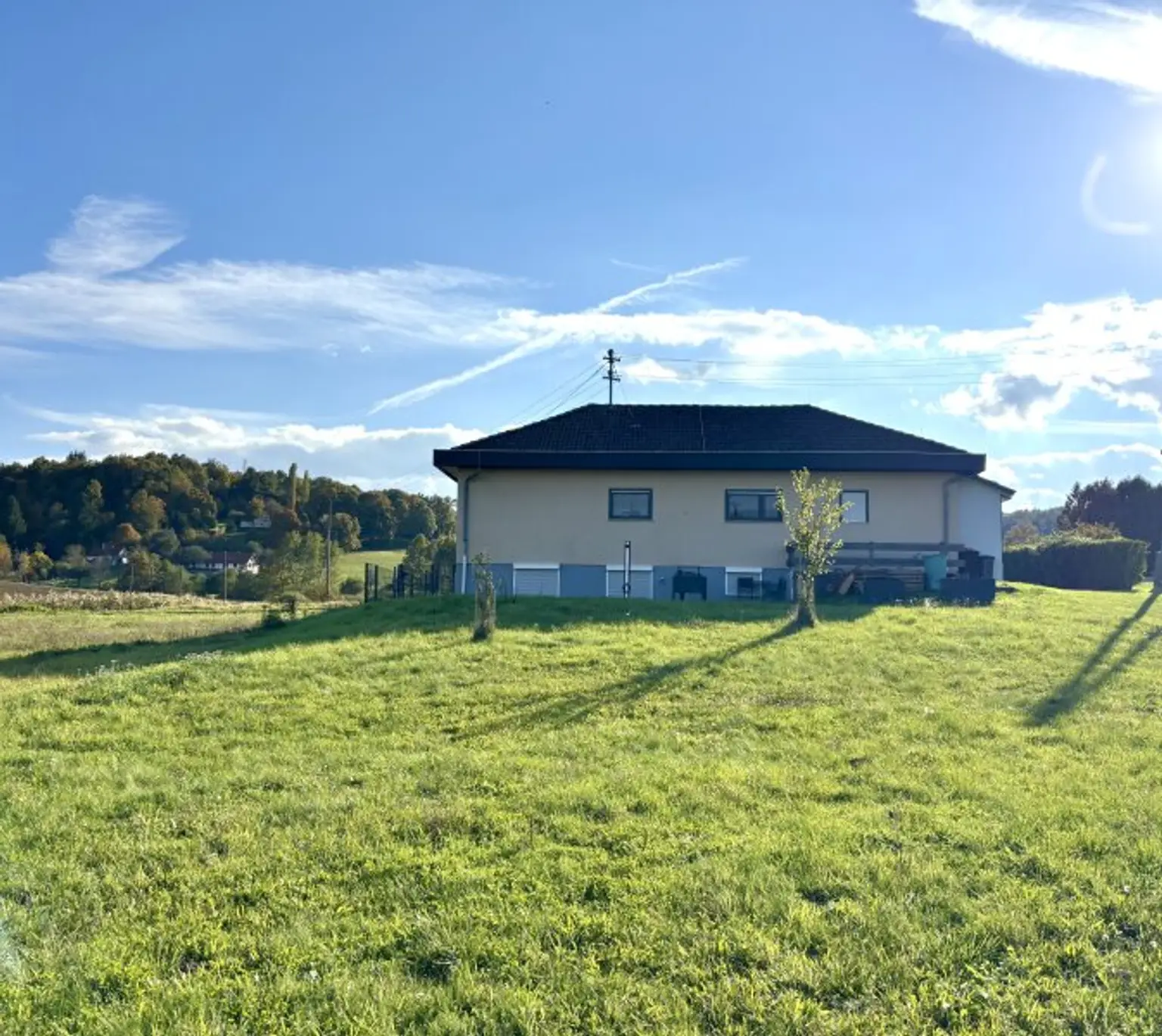 ** FAMILYS BEST **   Reinersdorf !! Bungalow mit ca. 122 m2 Wfl. in ruhiger, idyllischer Ortsrandlage mit ca. 1.200 m2 Eigengrund !!