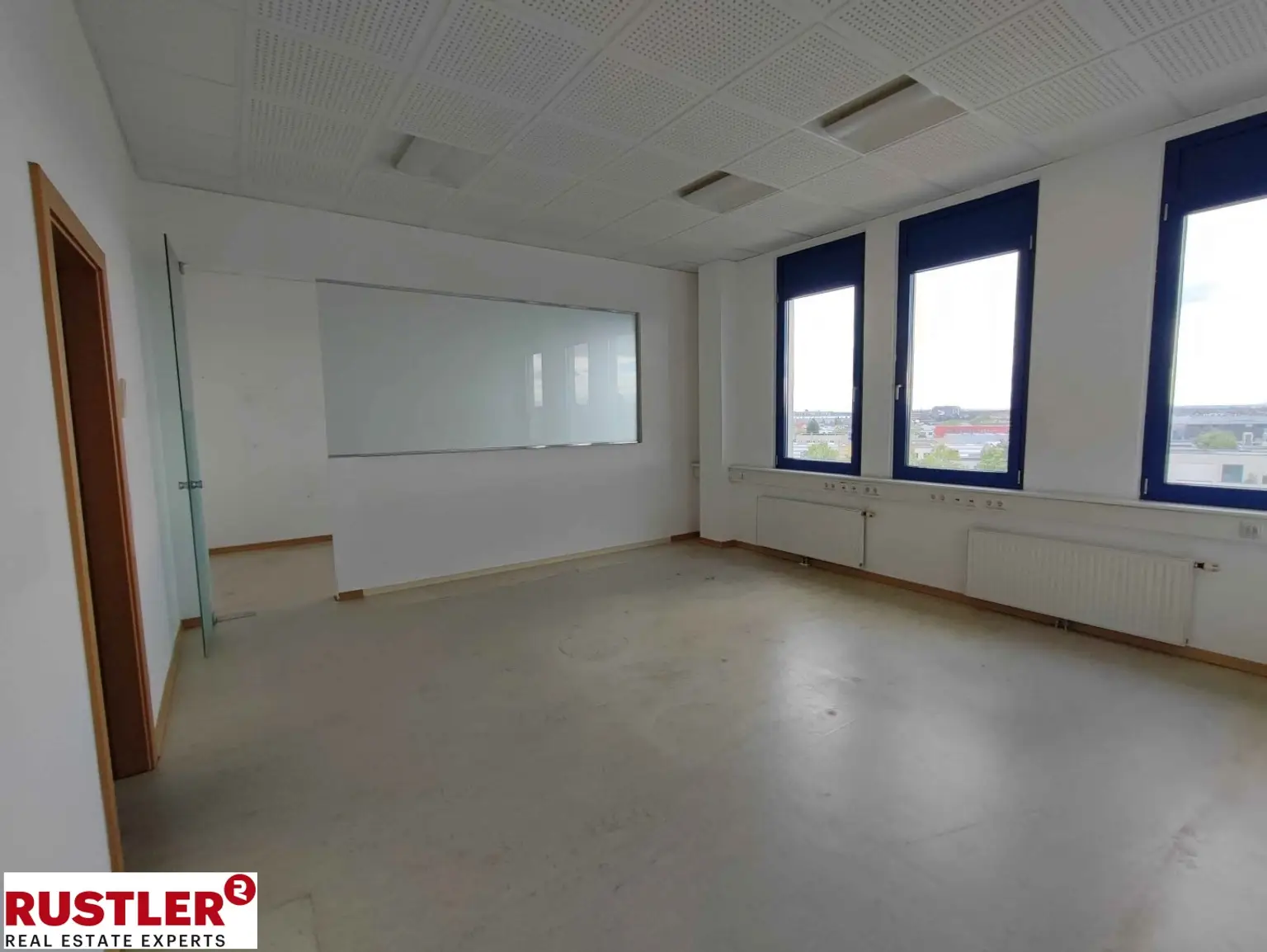 Bürofläche mit Rundumblick im 23. Bezirk