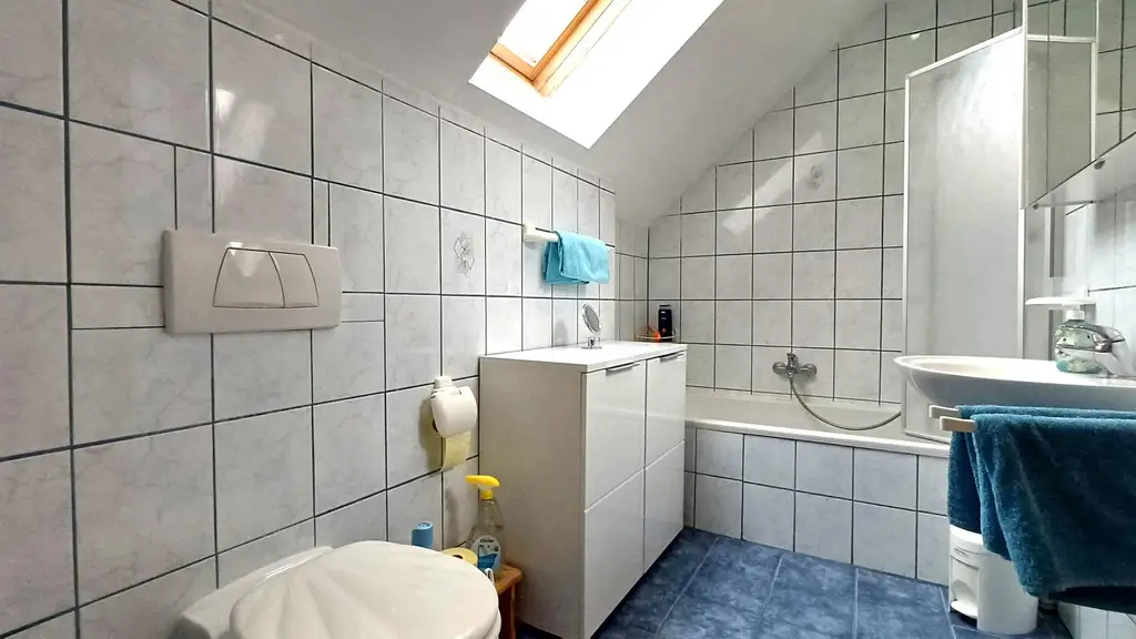 Doppelhaushälfte mit Keller, Garten, Carport und Lounge