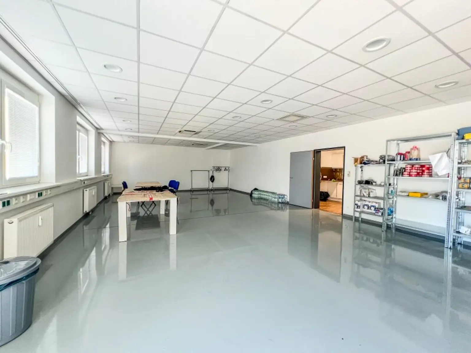 Büro- und Hallenkombination - U6-Station Perfektastraße
