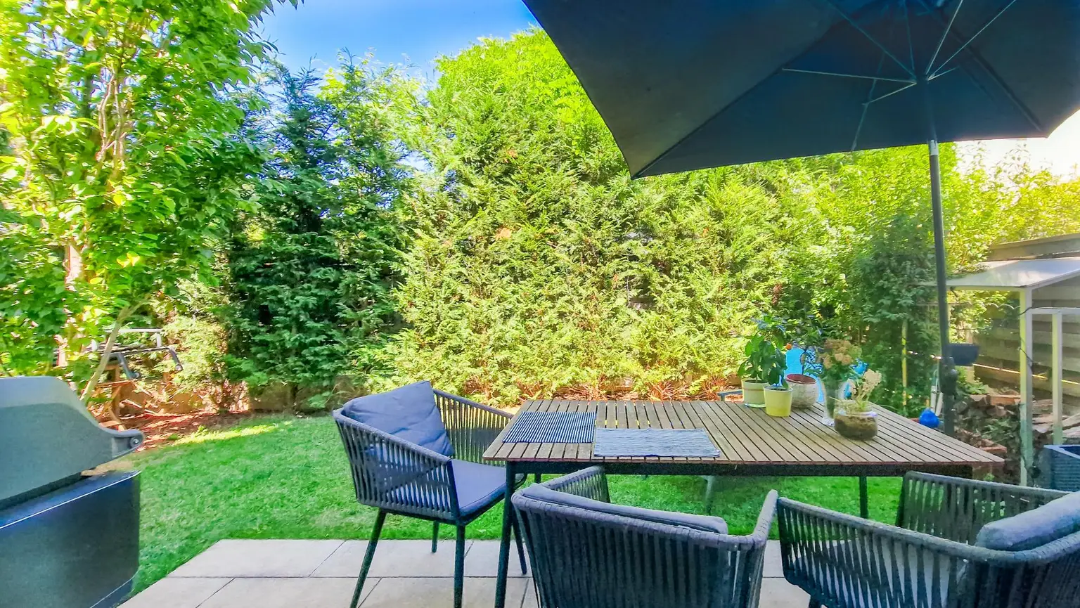 Niedrigenergie-Doppelhaushälfte in Mauer. 5 Zimmer, Terrasse, Garten und Autostellplatz