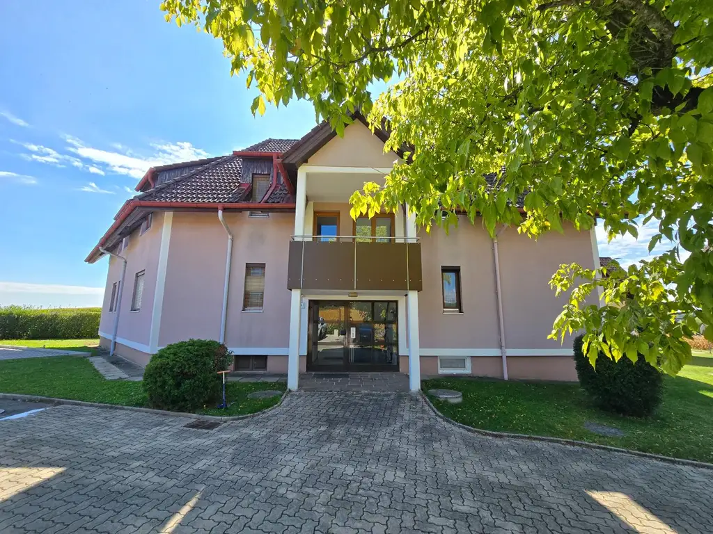 2-Zimmerwohnung mit Terrasse und Carport