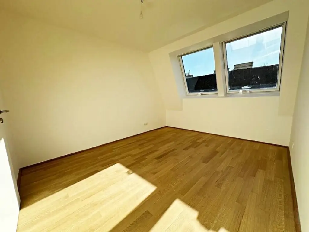 AUGARTEN-NÄHE, ERSTBEZUG, klimatisiertes 52 m2 Dachgeschoss, 2 Zimmer, Komplettküche, Duschbad, Parketten, Brigittenauer Lände