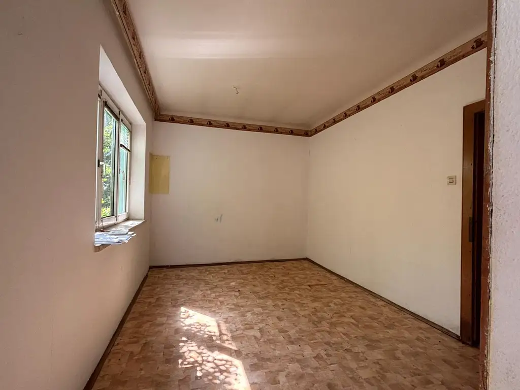 Attraktives Entwicklungsgrundstück mit Bestandshaus – Bauklasse II–III