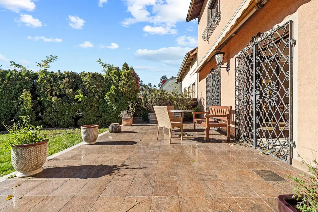 "Lage, Lage, La(n)genzersdorf! - Haus mit Pool auf Eigengrund"