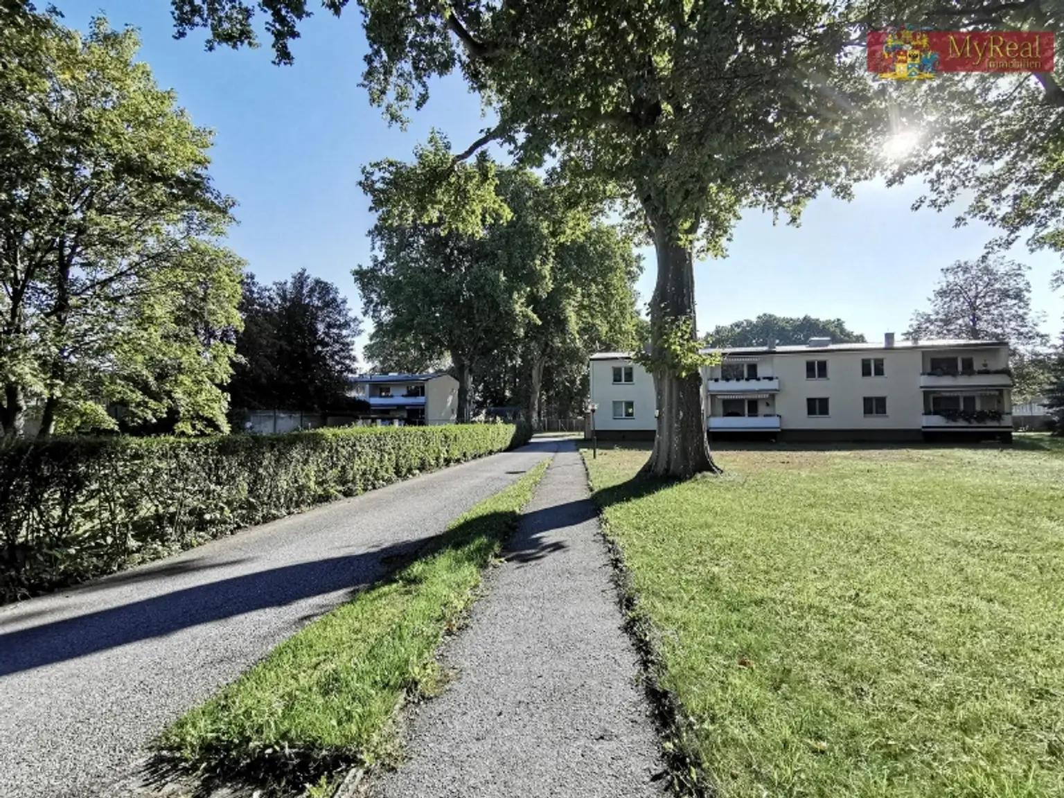 Sonnige  Generalsanierte 3 Zimmer  Wohnung in Grüne lage