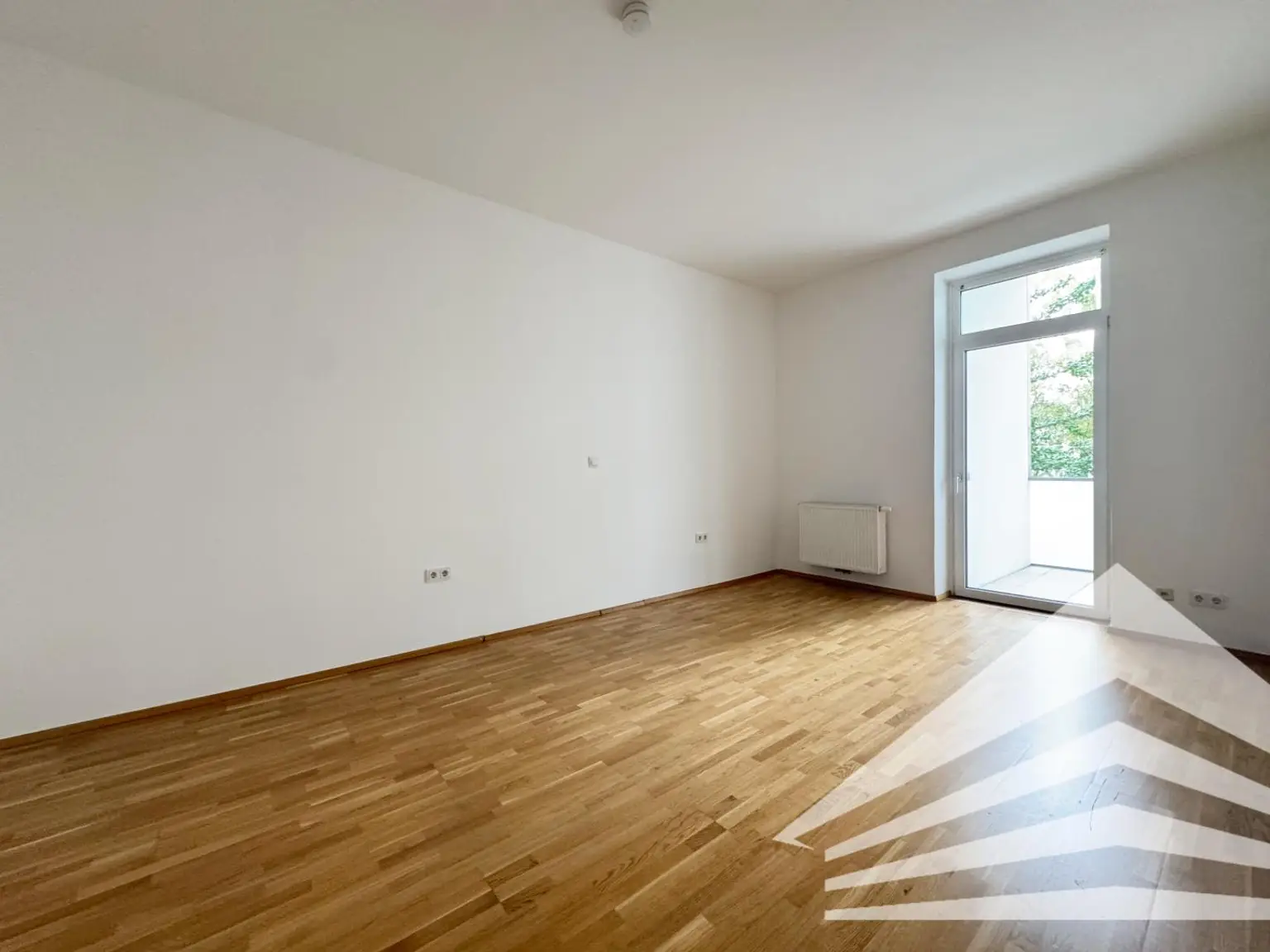Stilvolle 2 Zimmer-Altbauwohnung mit Küche & Loggia in zentraler Lage