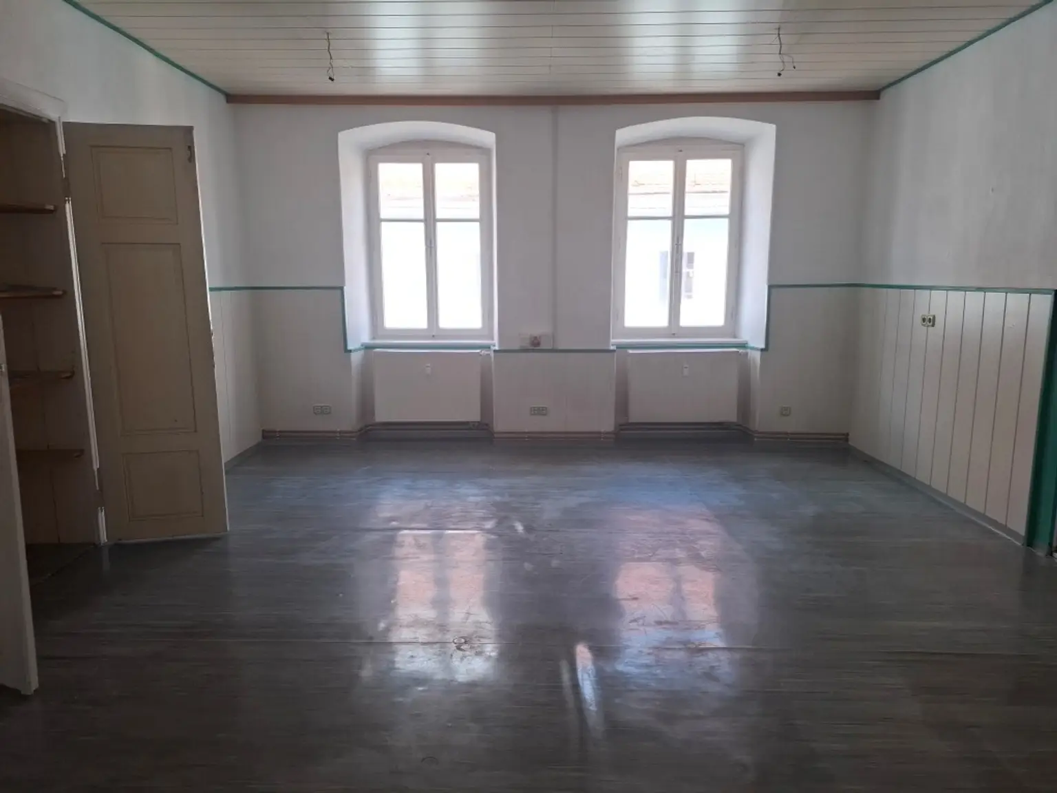 Zentrumsnahe 3-Zimmer-Altbauwohnung mit Küchenblock im 1. Obergeschoß in Bruck/Mur zu kaufen !