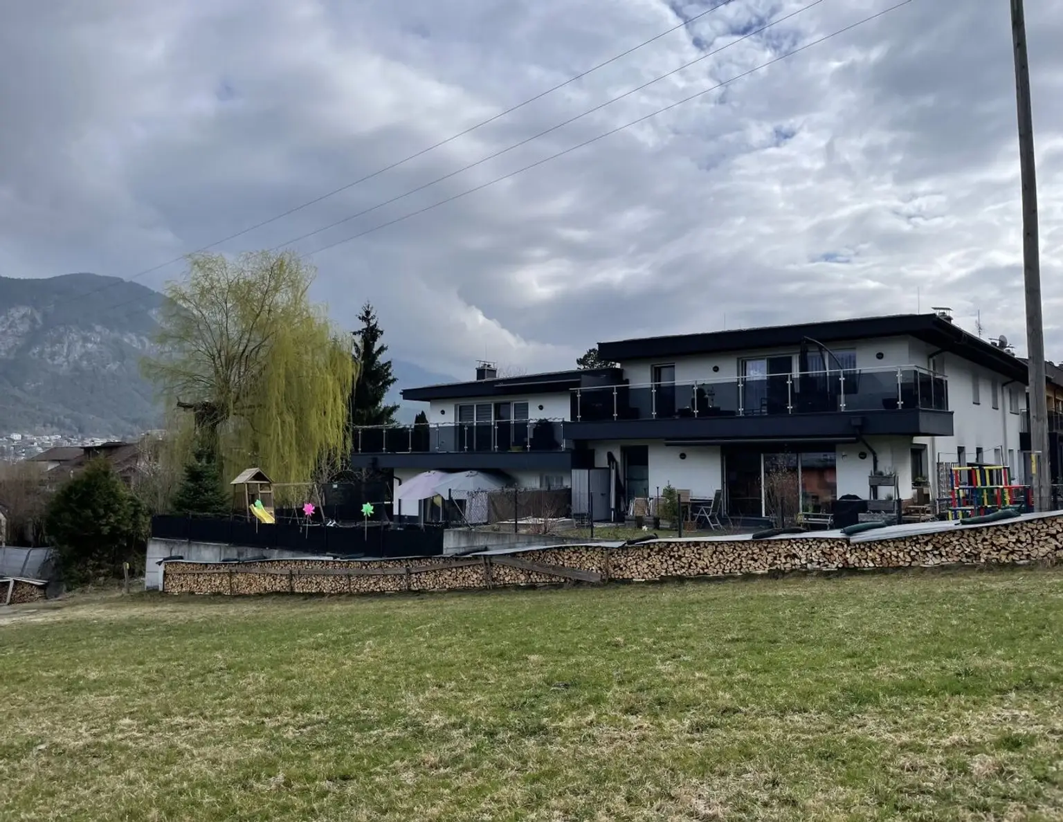 Neuwertige DG-Wohnung in Polling: 5 Zimmer, Top 4 Terrasse - Ihr Tiroler Traum!