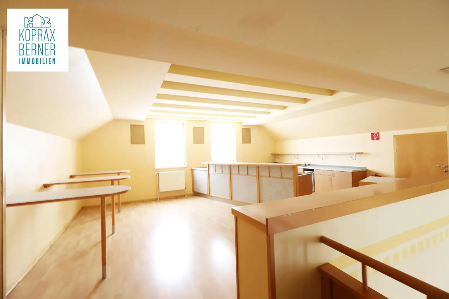 Festsaal mit Gastroküche