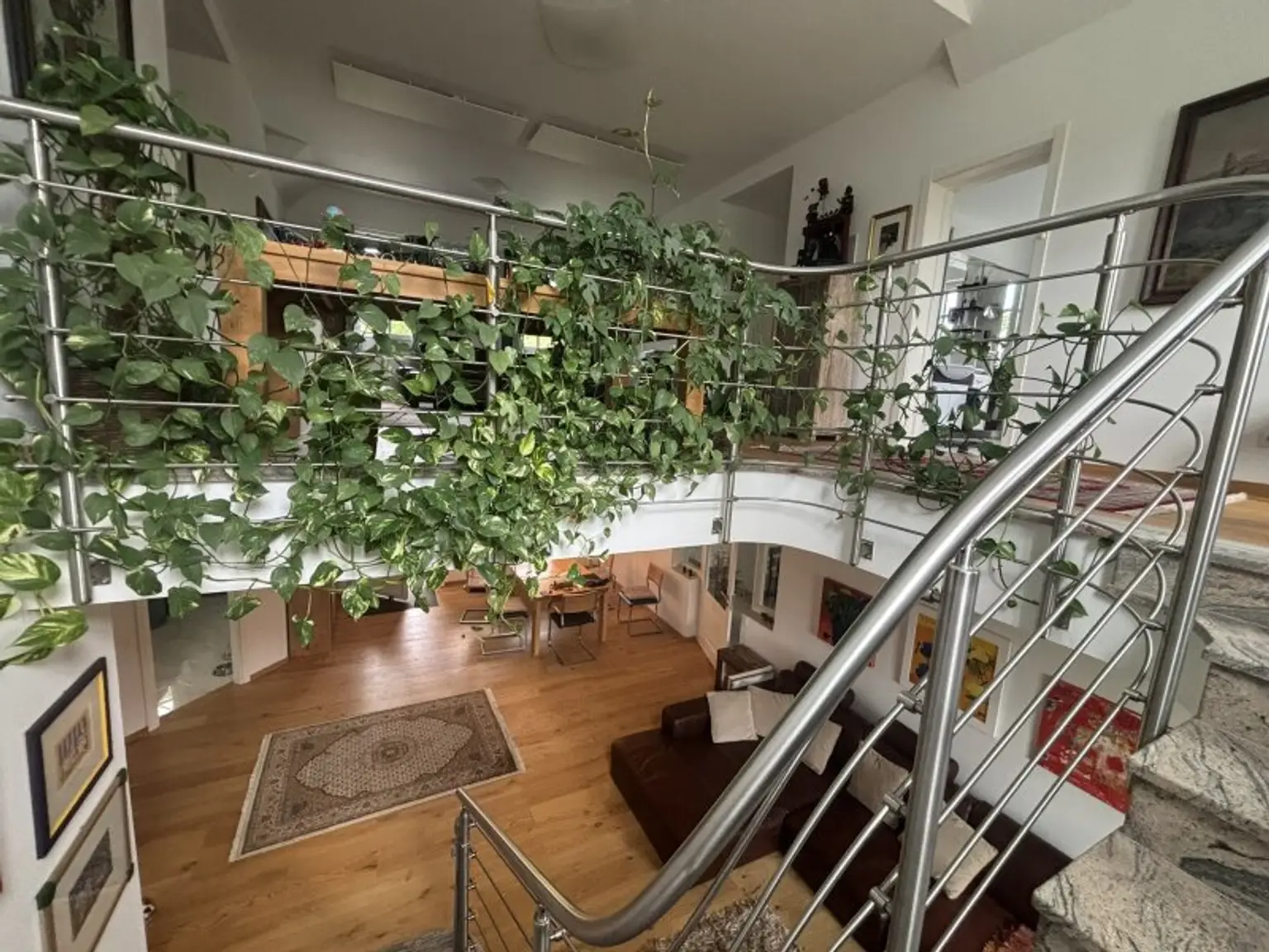 Luxus und Wohlbefinden - Traumvilla mit uneinsehbarem Garten in Grünlage