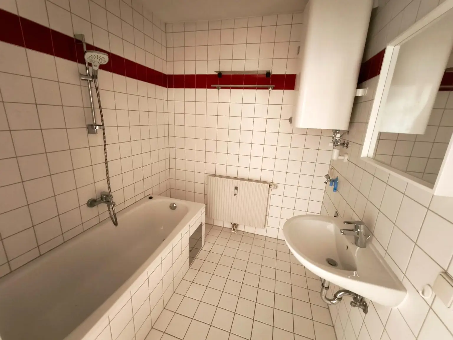 Badezimmer inkl Wanne