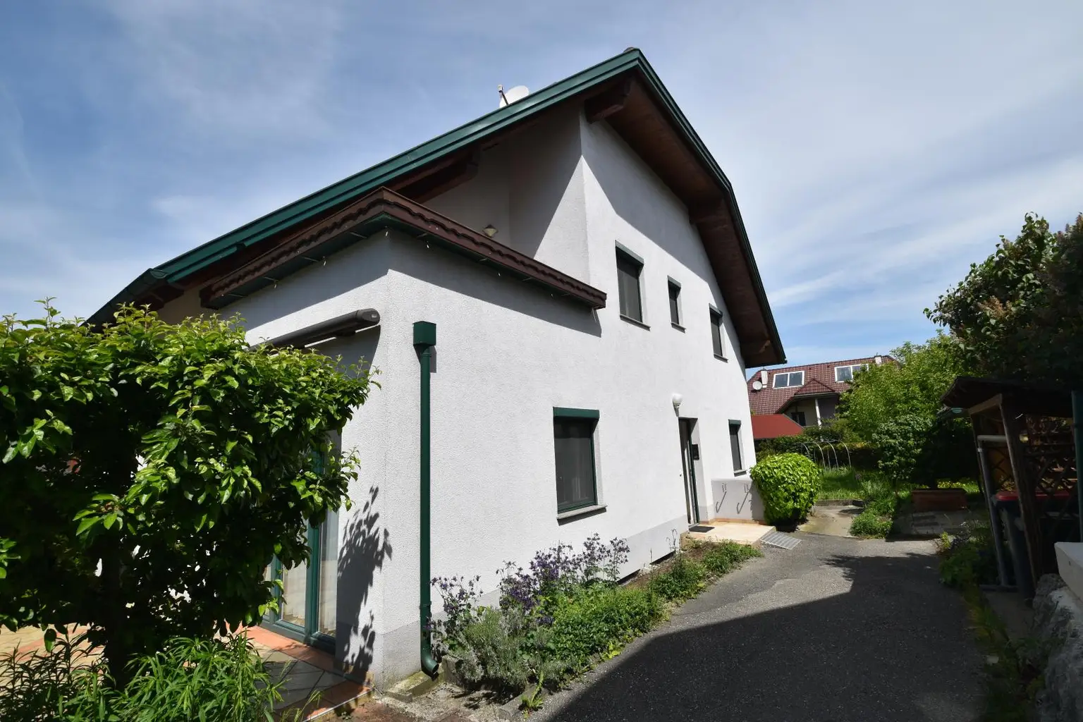 Doppelhaushälfte mit Garten & Carport - in beliebter Lage