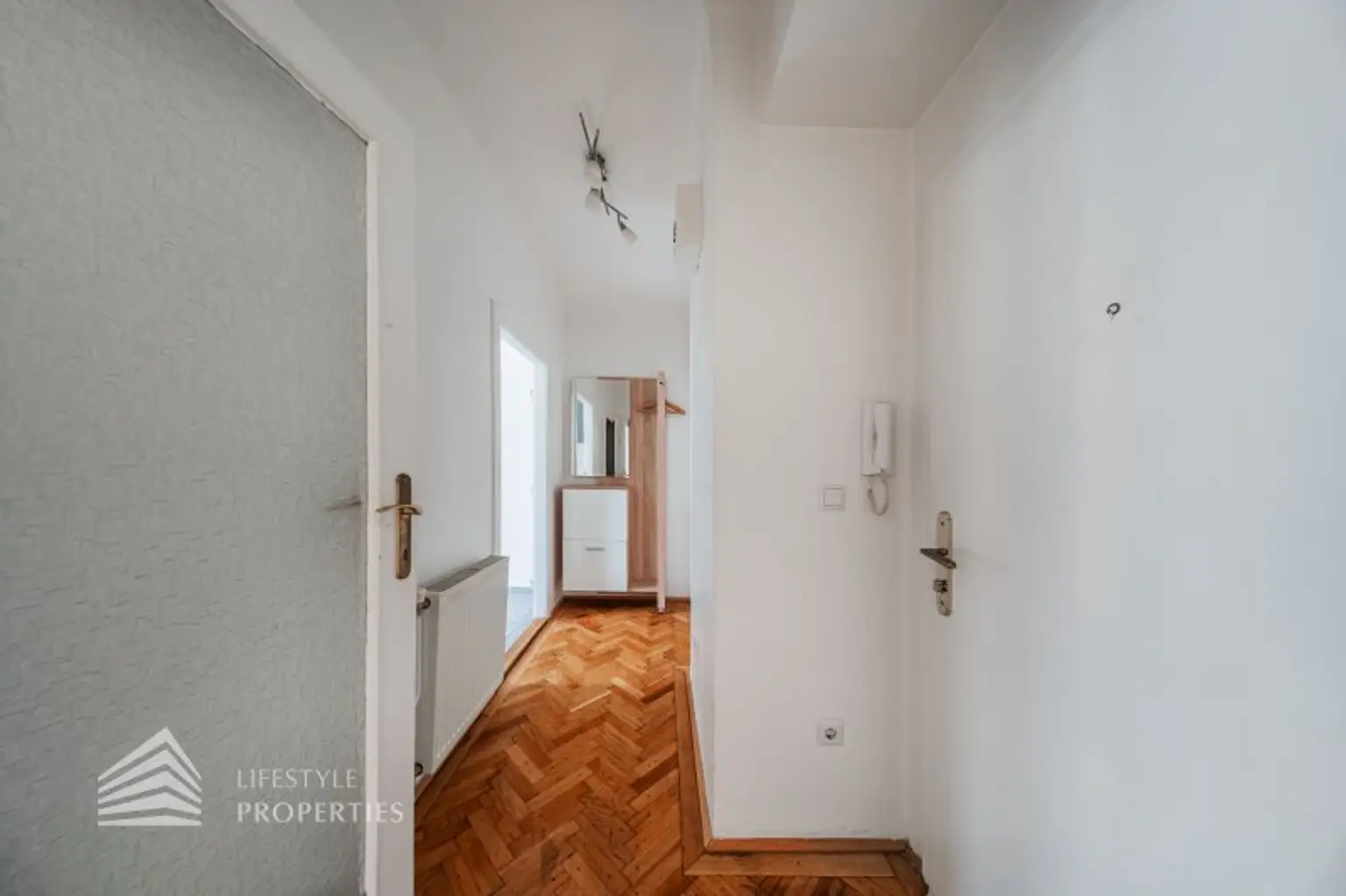 Helle Garconniere, Nähe Meiselmarkt