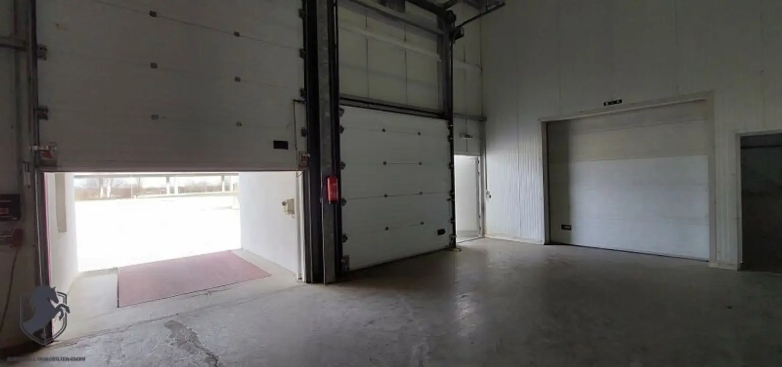 Lagerhalle mit 200 m² zu vermieten.