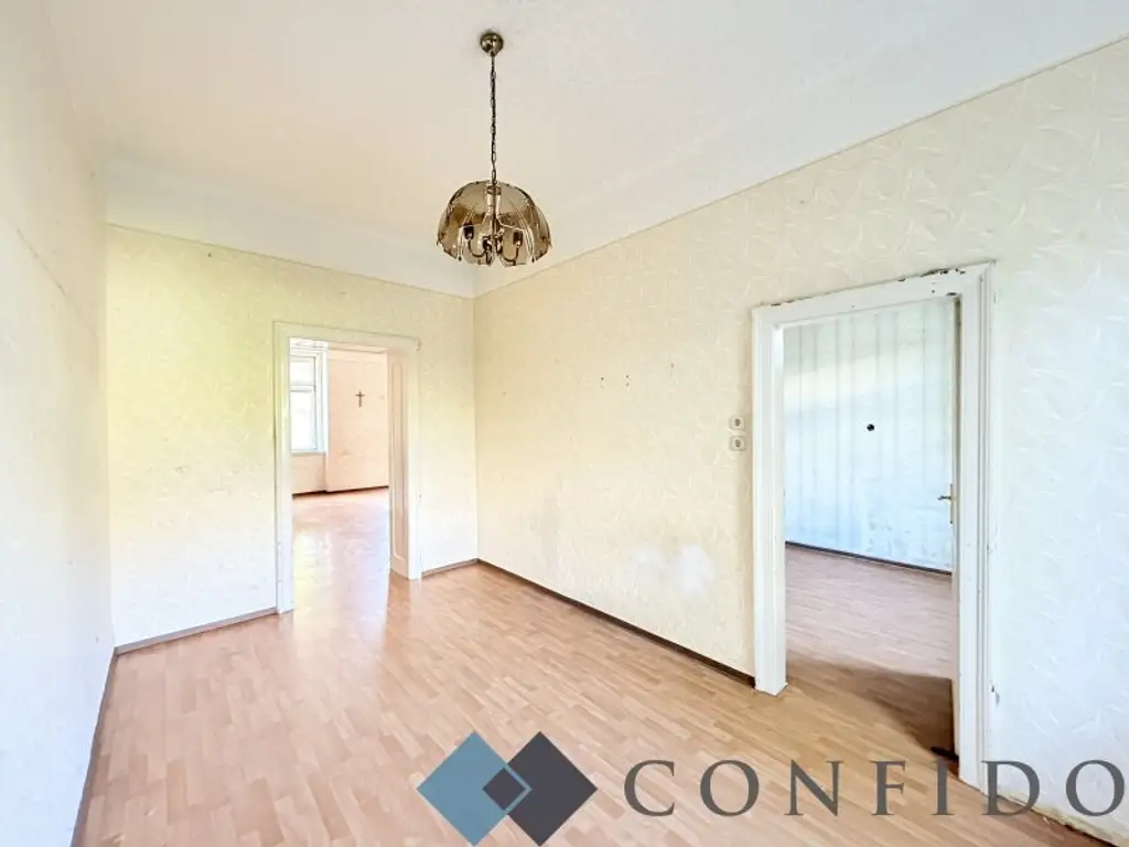 Altbau trifft Garten - Sanierungsbedürftige Wohnung im Herzen von Stockerau