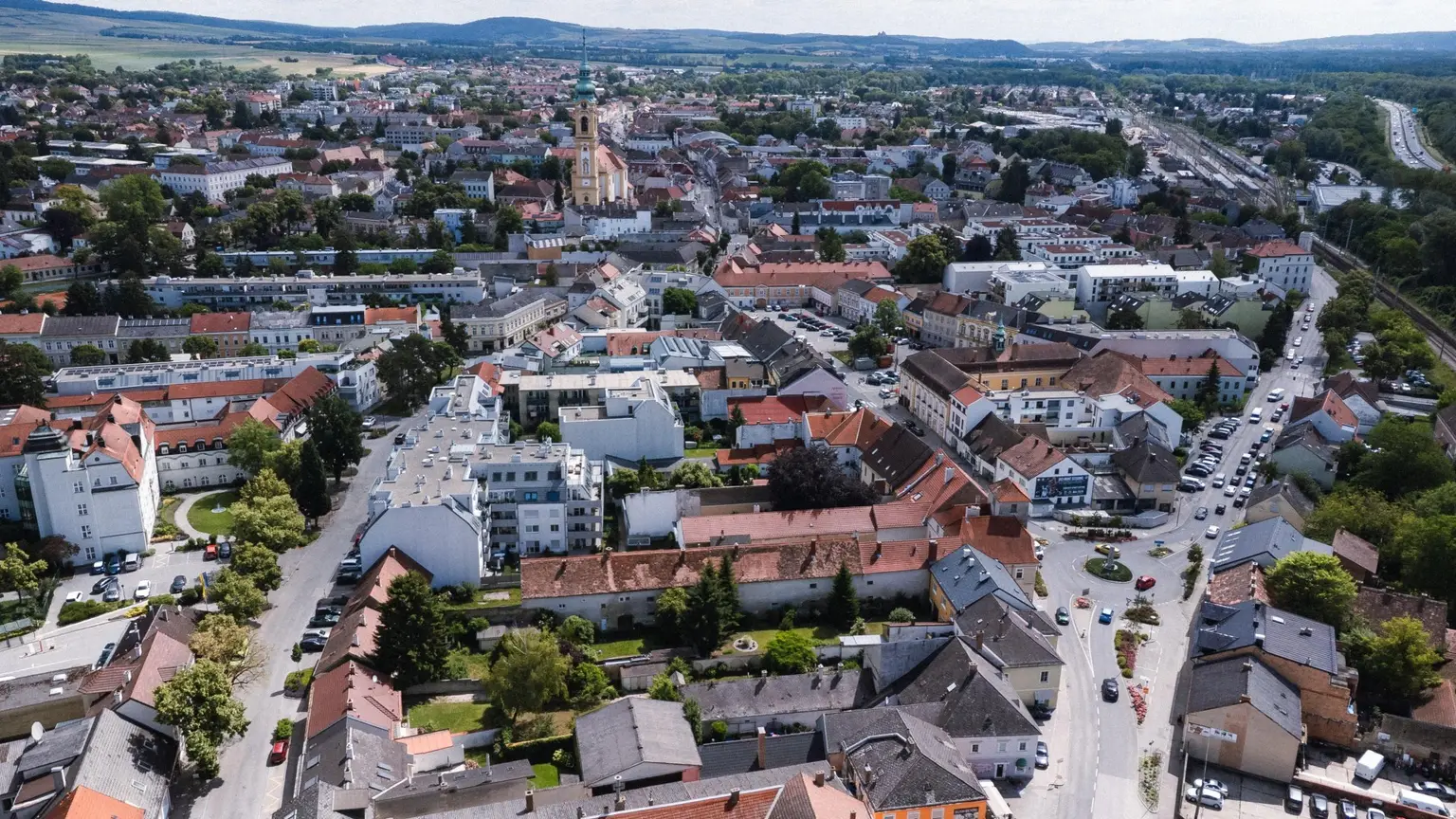 Drohne umliegend von weiter oben