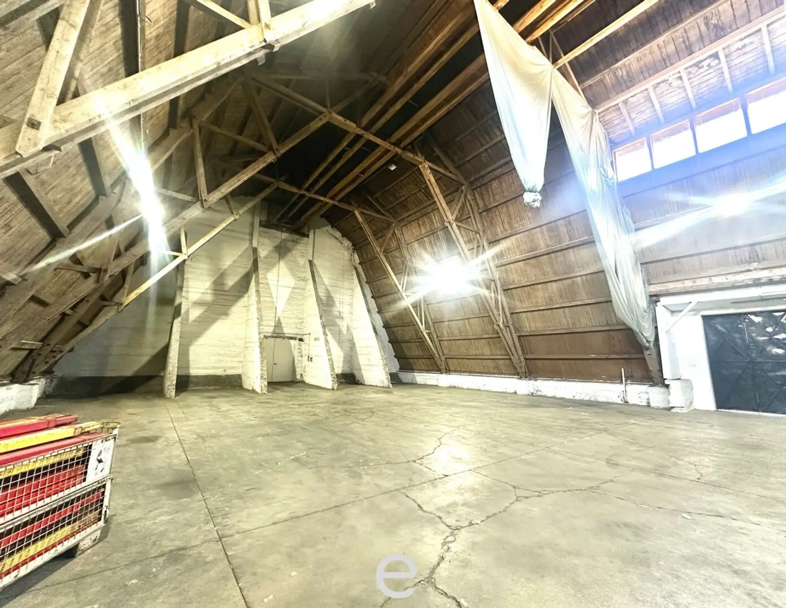 Kleinteilige Lagerhalle in Enns zu vermieten!