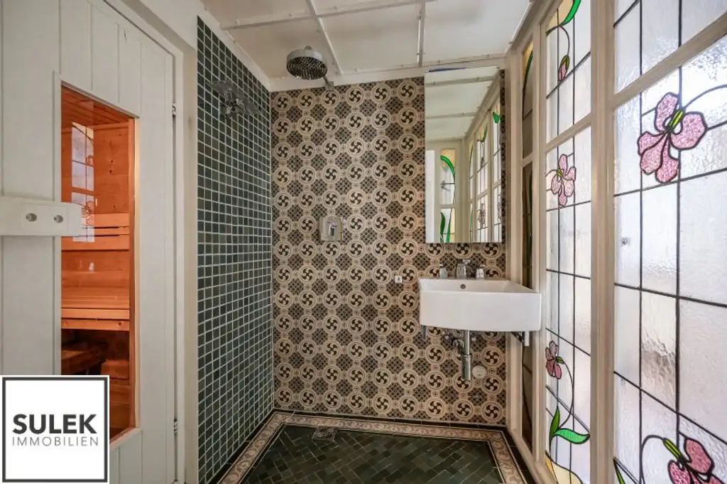 Rarität in der Wehrgasse: großzügige, sanierte Altbauwohnung mit Terrasse ab 01/26 unbefristet mieten!