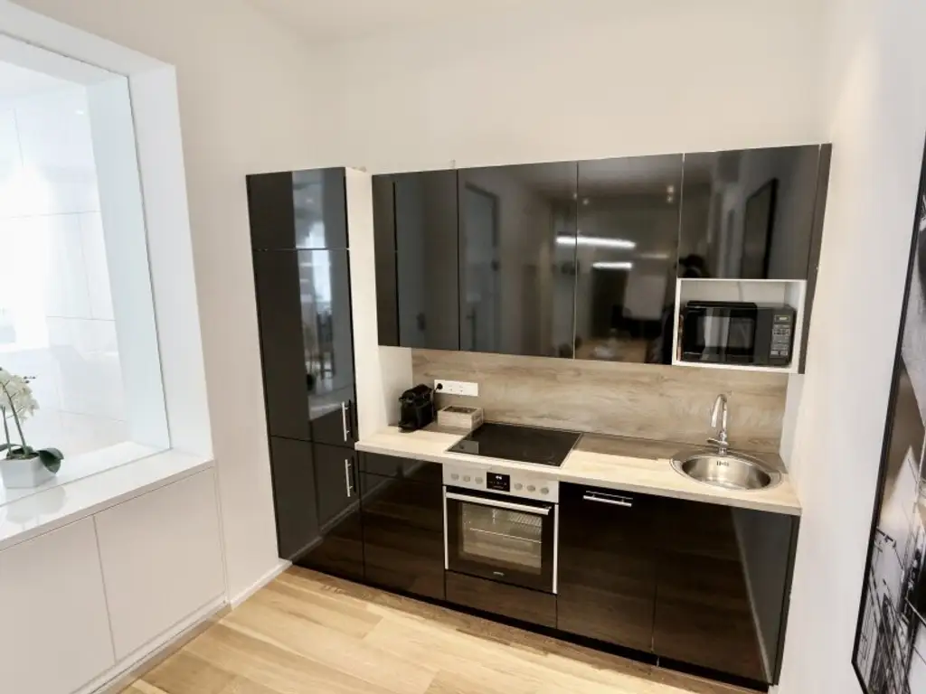 Investment mit ansprechender Rendite - Hochwertig ausgestattete Büro-, Praxis- bzw. Geschäftsfläche in U-Bahn-Nähe