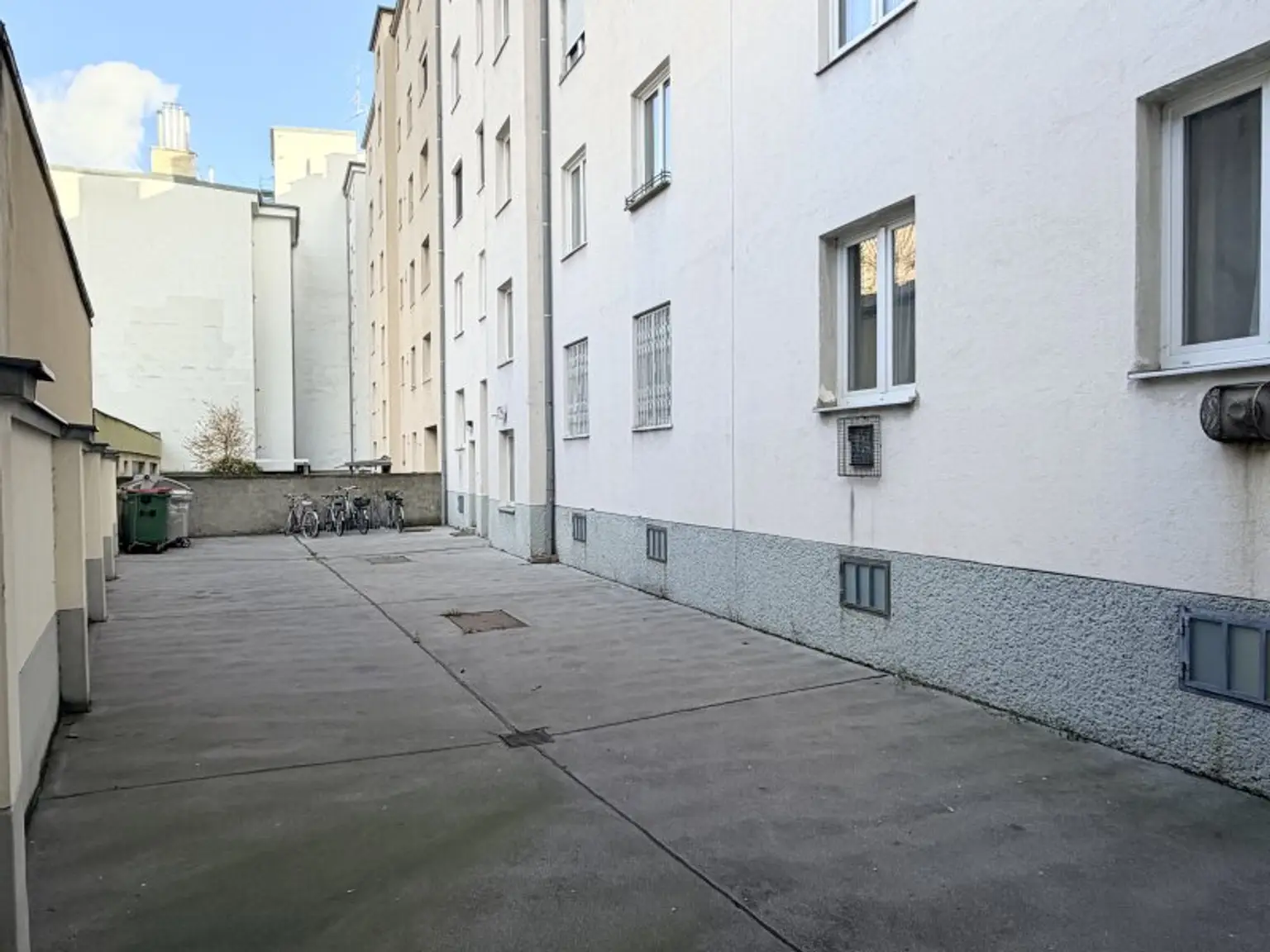 Innenhof mit Fahrradplatz