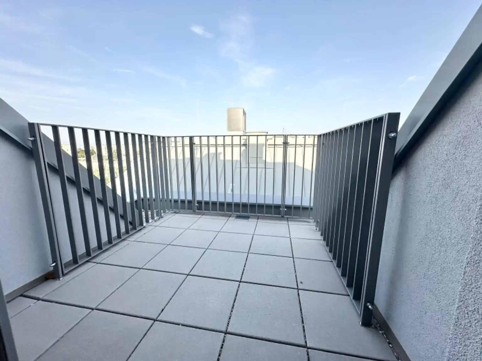 Hier müssen Sie schnell sein - AB SOFORT BEZIEHBAR!! Tolle 3 Zimmerdachgeschosswohnung + zwei Terrassen! Absolute Toplage! U1 Kagranerplatz!!