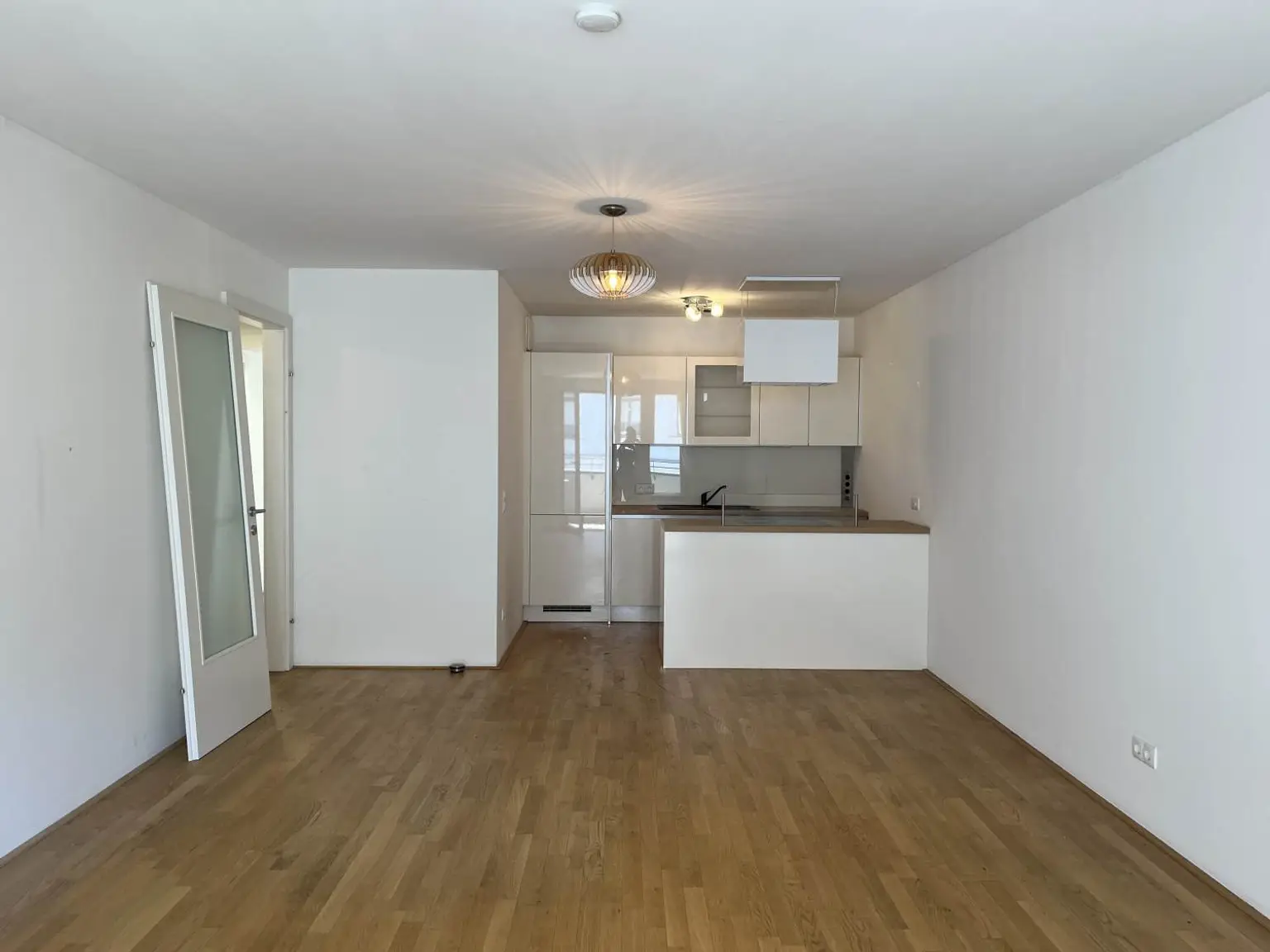 Traumhafte 3-Zimmer-Wohnung mit sonniger Loggia und Garage -  Blumengasse