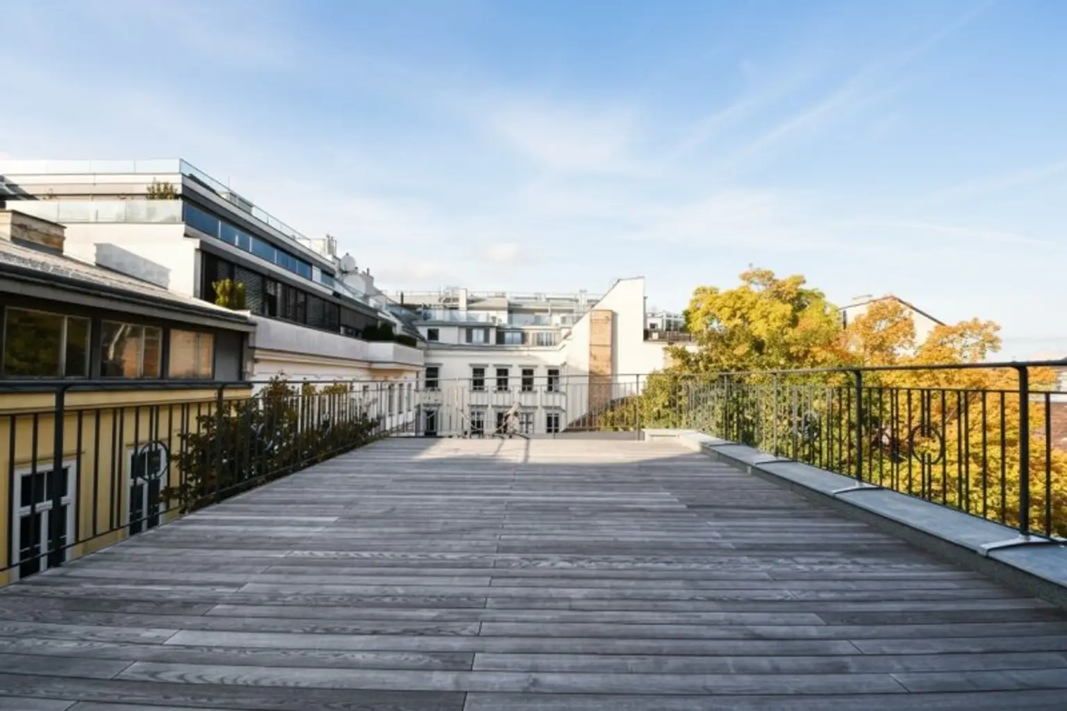 Exklusive Palais Büro mit Terrasse im Botschaftsviertel