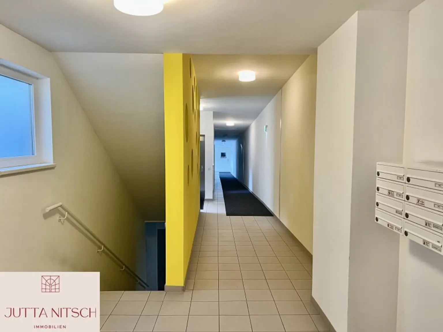 Barrierefreie Gartenwohnung mit zwei Terrassen und zwei Garagenplätzen - Gießhübl Zentrum