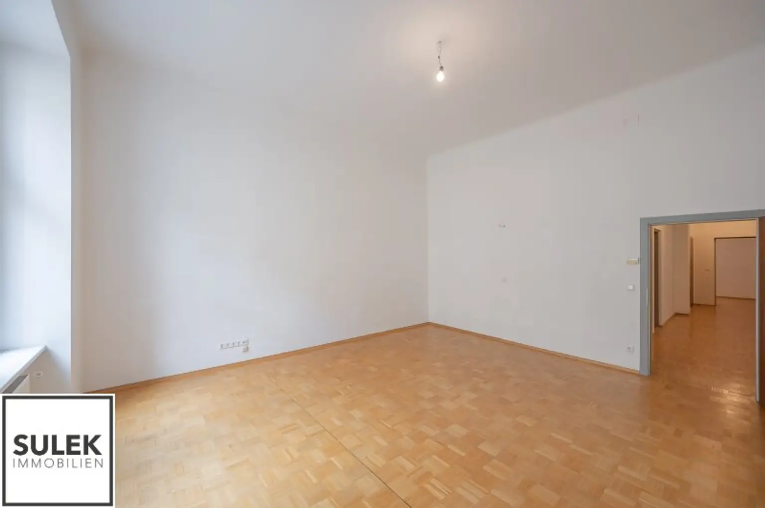 Wohnen direkt bei der Votivkirche: großzügige 2-Zi.-Wohnung (getrennt begehbare Zimmer + Küche)