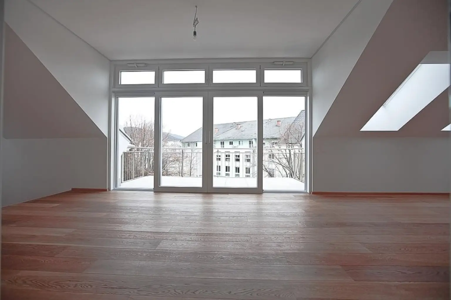 Exklusive, traumhafte Dachgeschosswohnung mit großer Terrasse