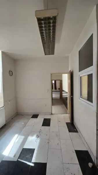 Schöne Geschäftslokal, Gewerbeimmobilien, Souterrain