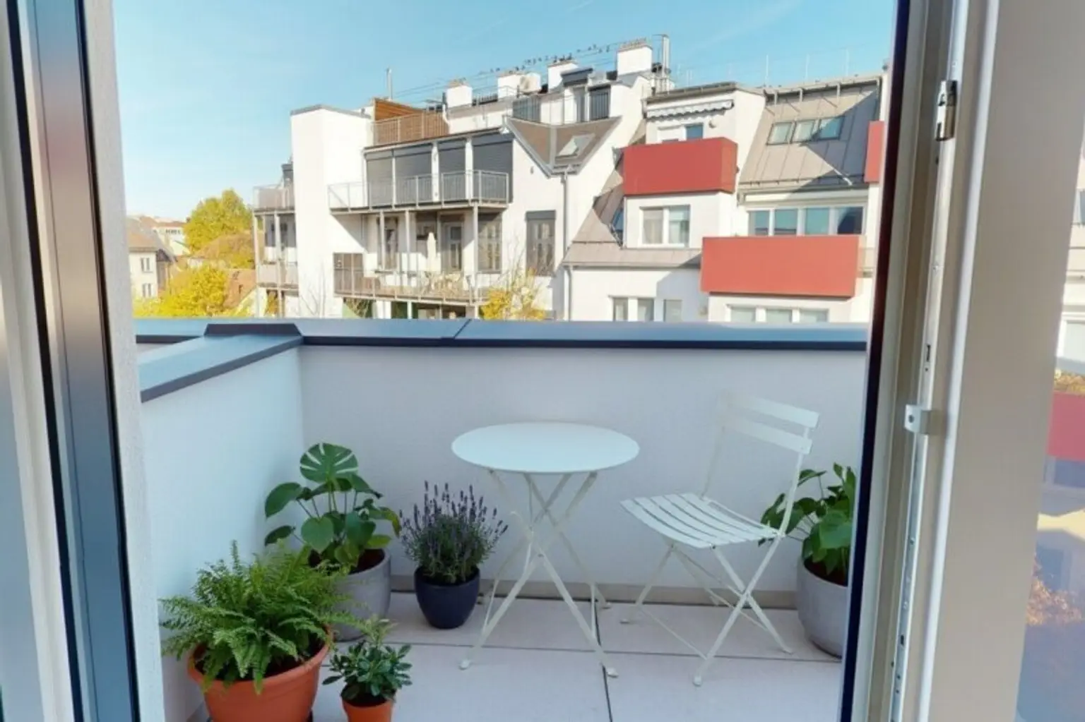 Erstbezug: 3-Zimmer-DG-Wohnung mit Terrasse (Kurzzeitvermietung gestattet!)