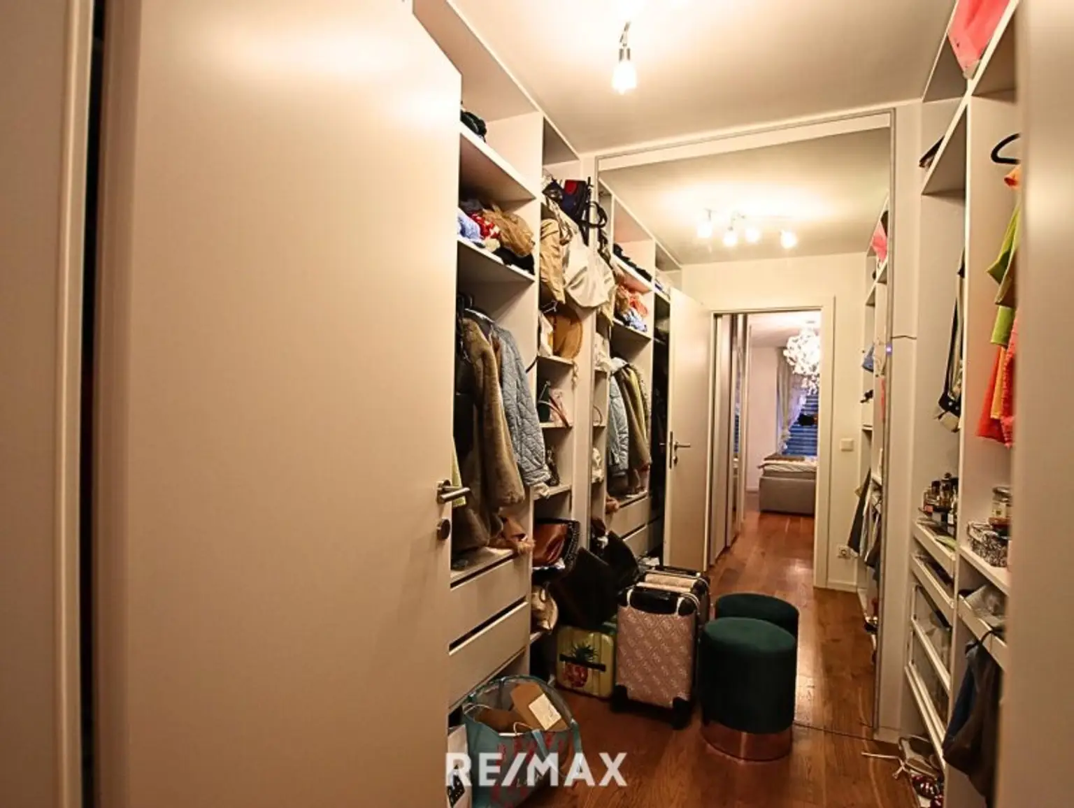 Begehbarer Kleiderschrank